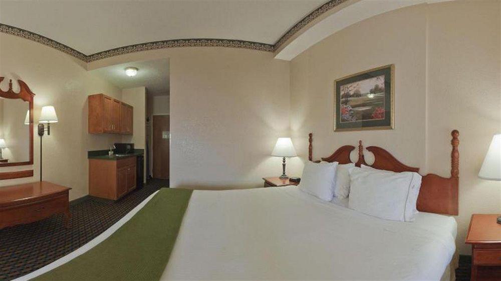 Holiday Inn Express Hotel & Suites Sanford By Ihg Extérieur photo