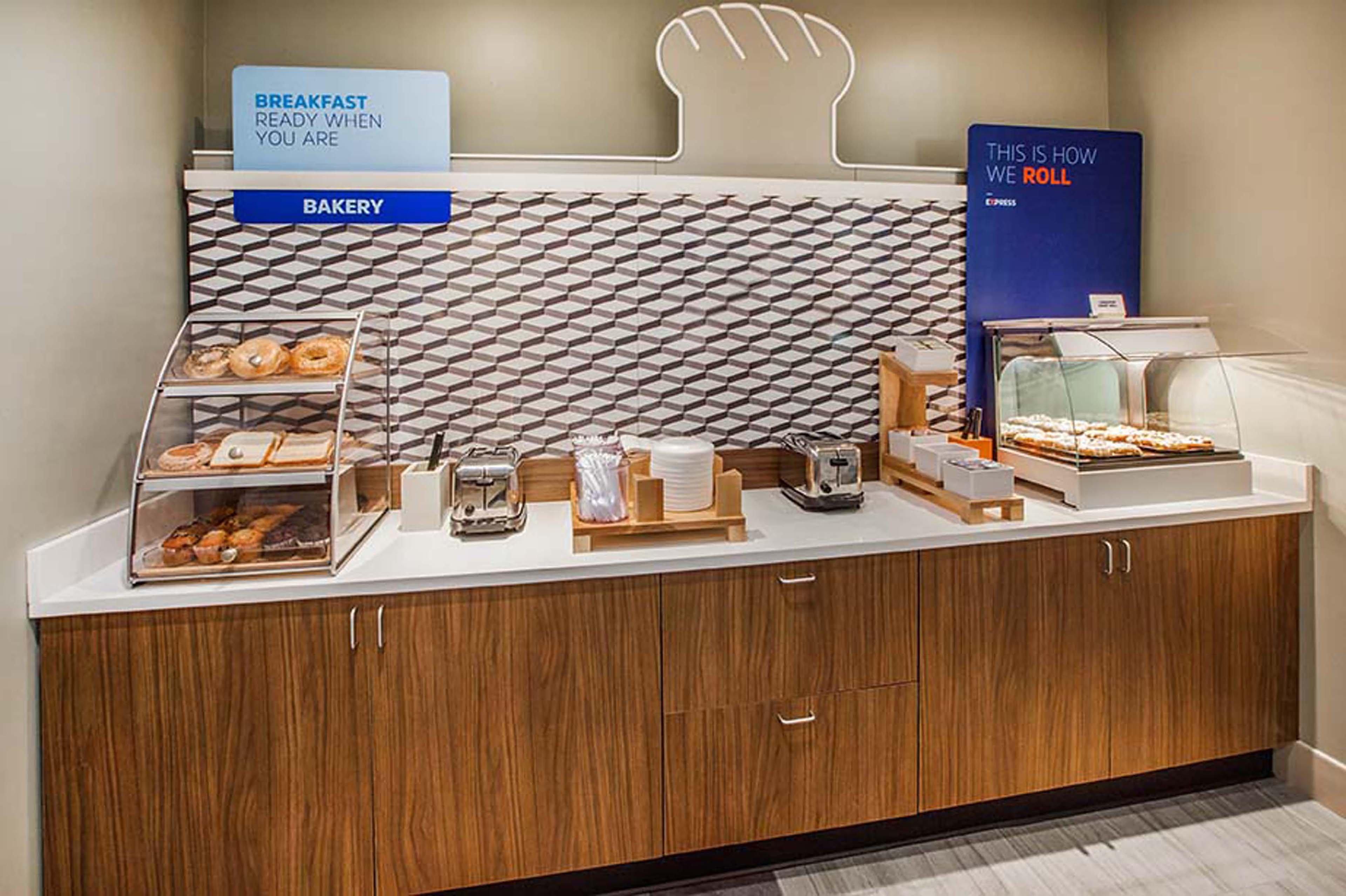 Holiday Inn Express Hotel & Suites Sanford By Ihg Extérieur photo