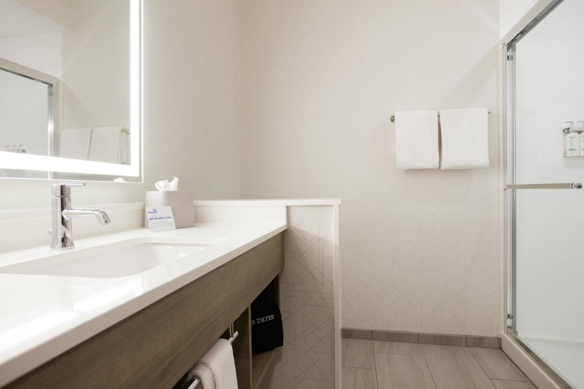 Holiday Inn Express Hotel & Suites Sanford By Ihg Extérieur photo