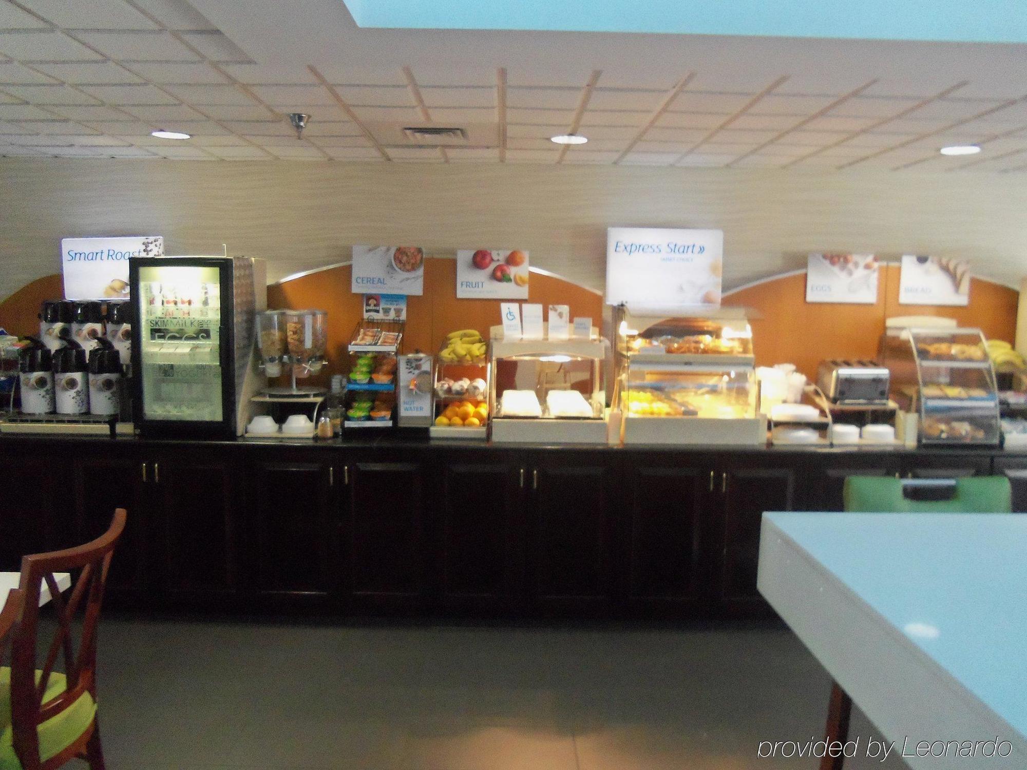Holiday Inn Express Hotel & Suites Sanford By Ihg Extérieur photo