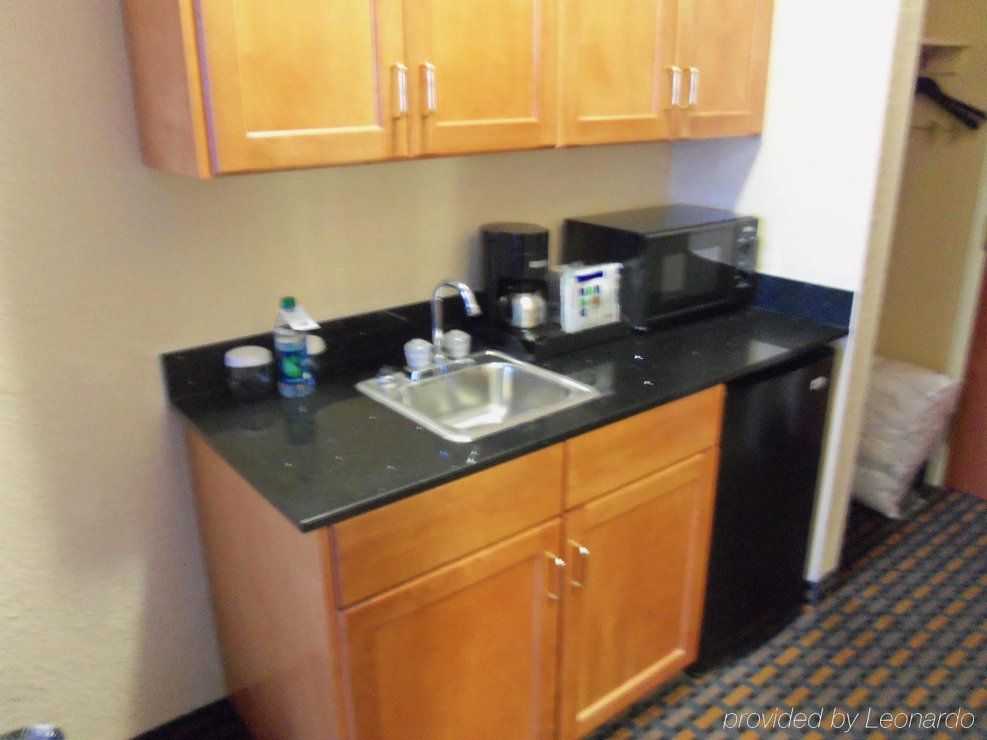 Holiday Inn Express Hotel & Suites Sanford By Ihg Extérieur photo