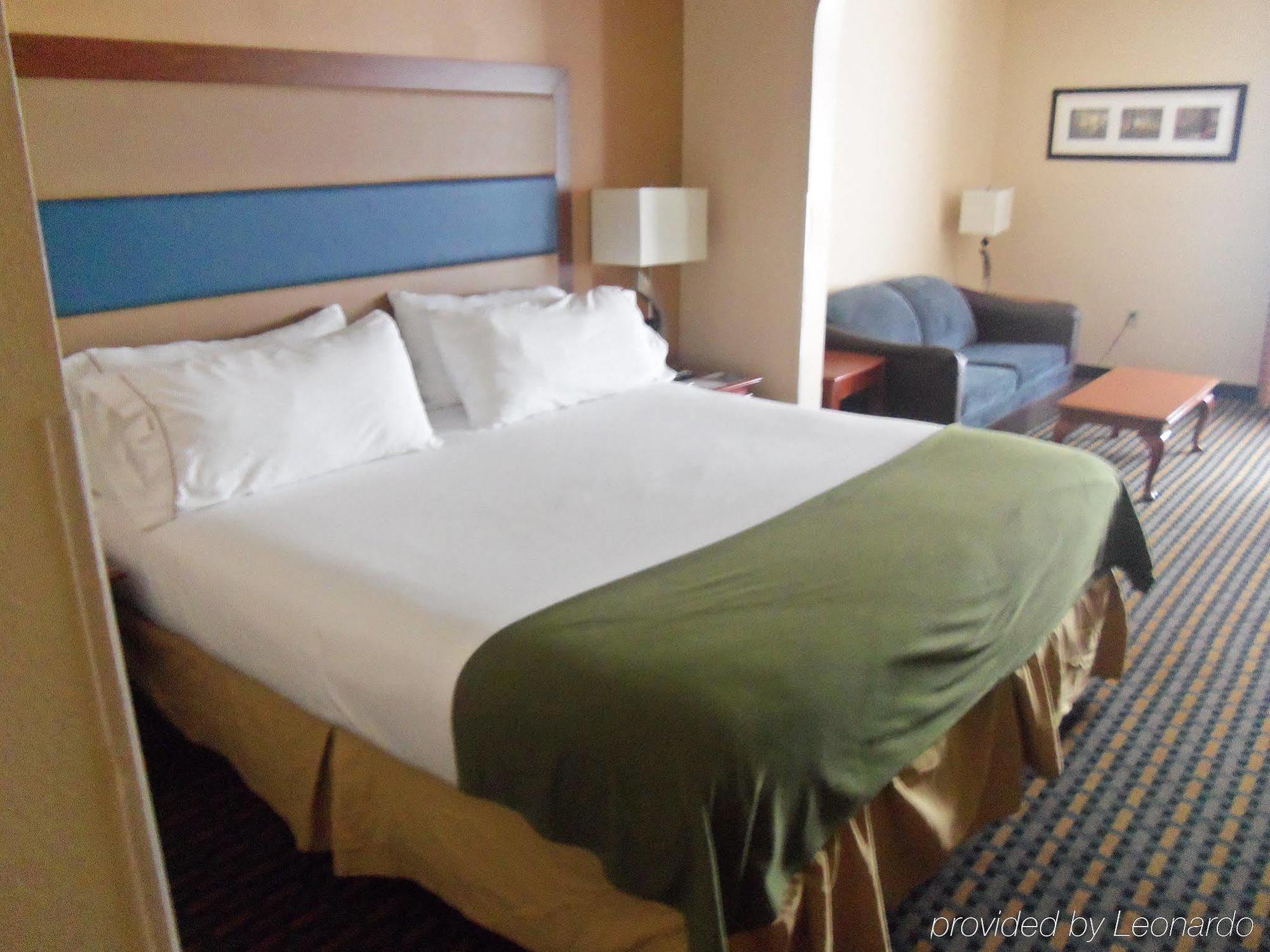 Holiday Inn Express Hotel & Suites Sanford By Ihg Extérieur photo
