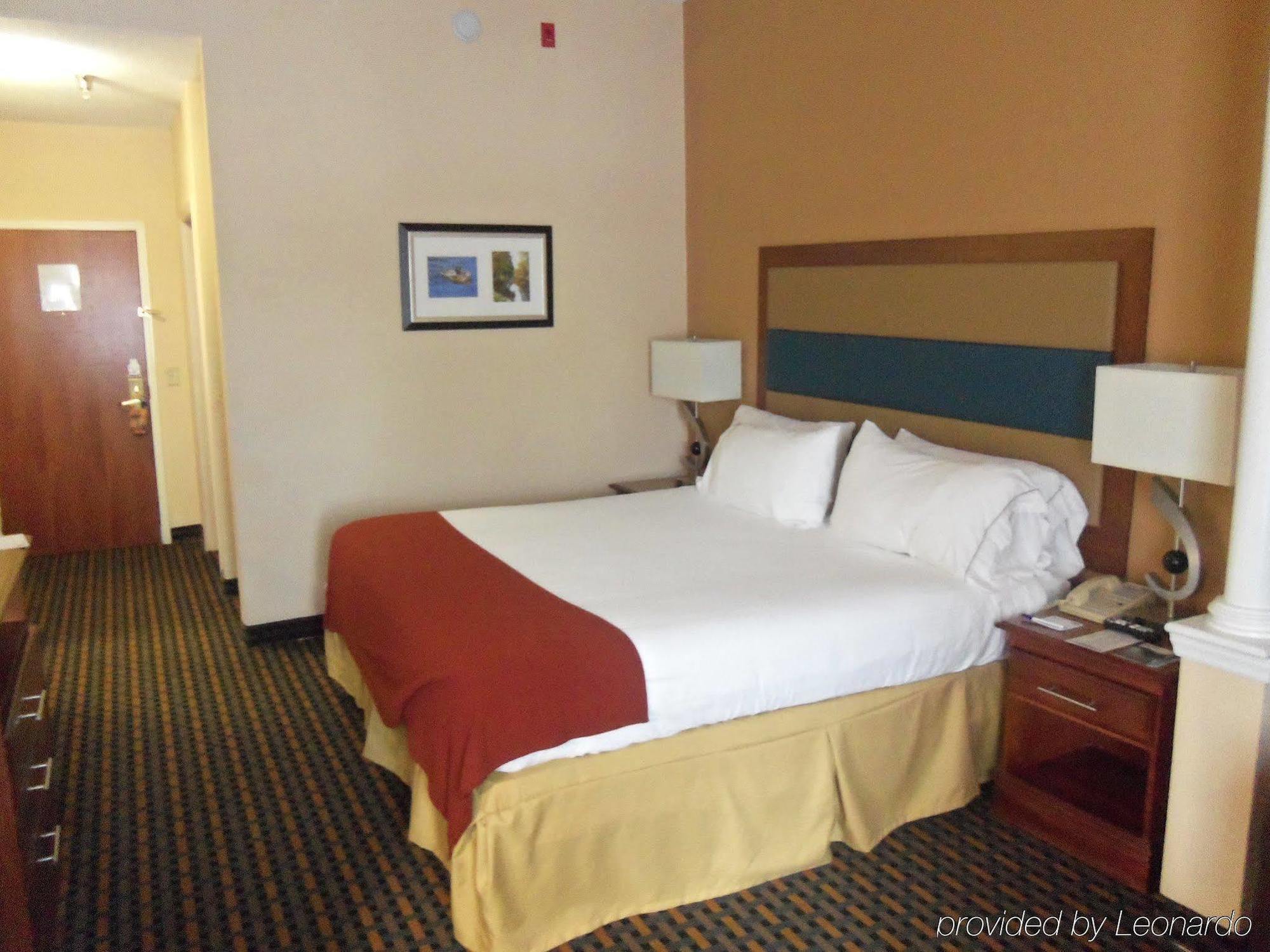 Holiday Inn Express Hotel & Suites Sanford By Ihg Extérieur photo