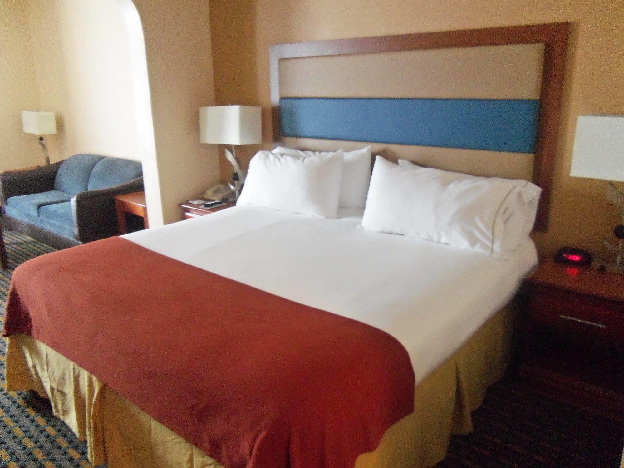 Holiday Inn Express Hotel & Suites Sanford By Ihg Extérieur photo